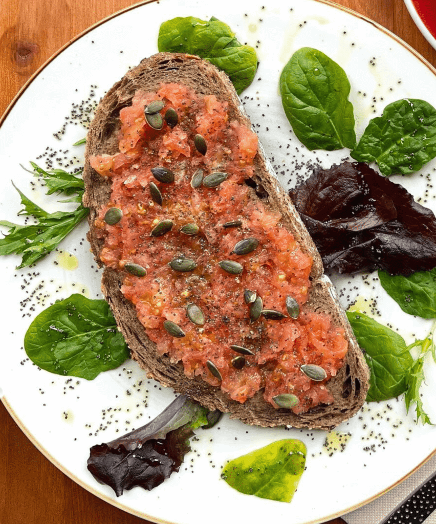 Tosta de tomate y aove (reduced)