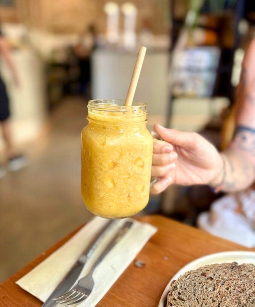 Mango-loves-piña-02
