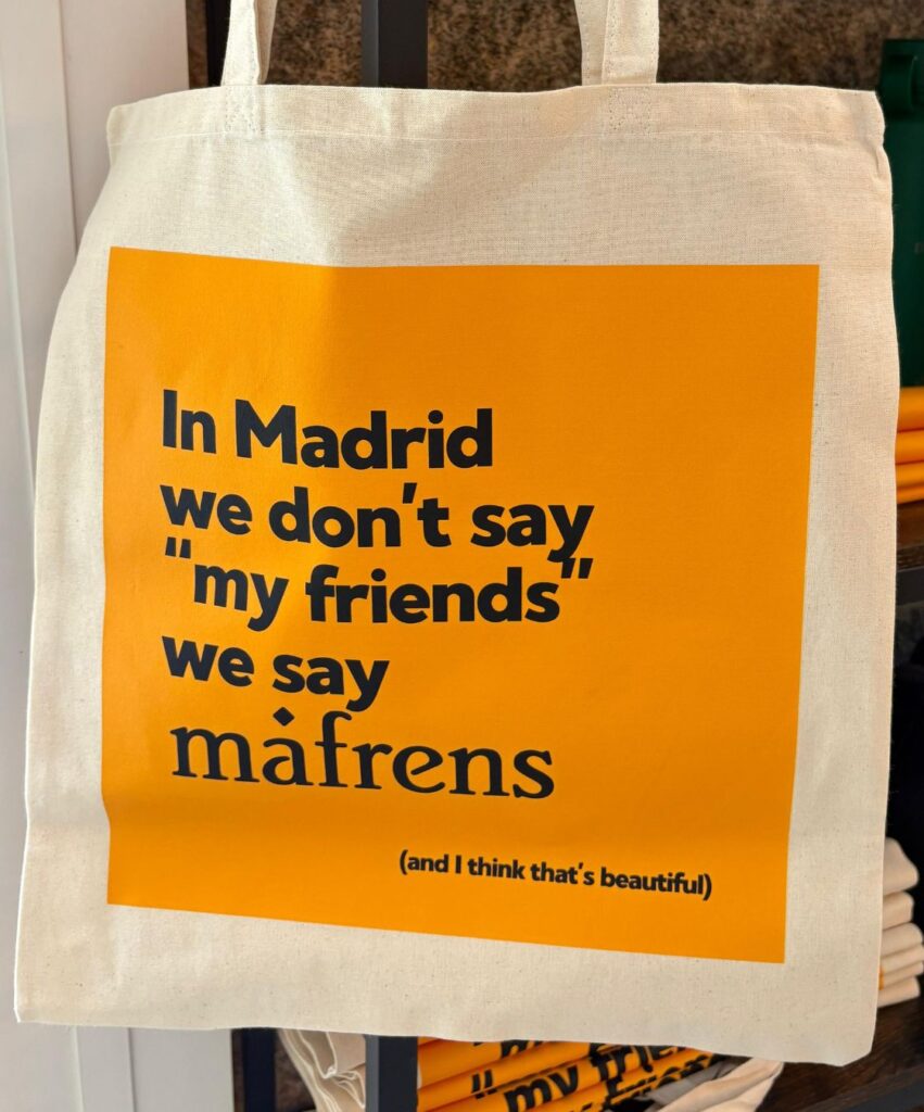 Merchandising-Tote-Bags-00