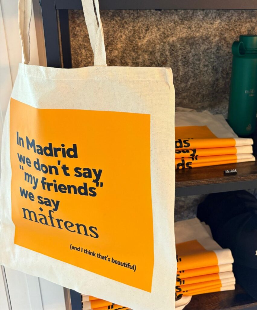 Merchandising-Tote-Bags-01