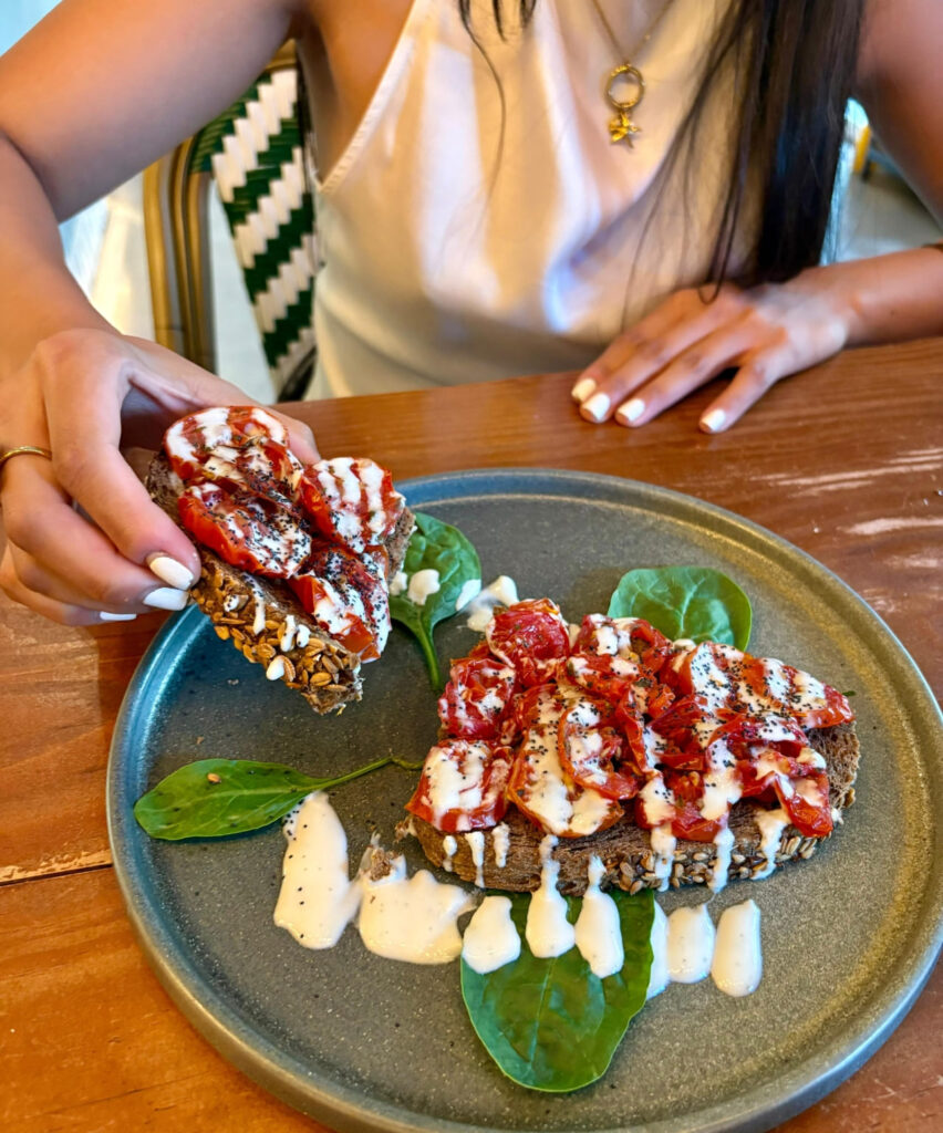 Tosta de tomate y queso azul-02